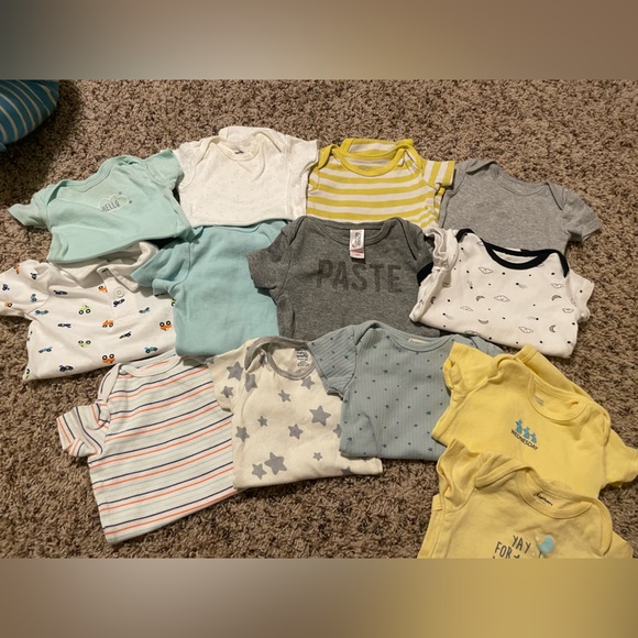 40 piece bundle BABY CLOTHES SIZES 3-6m and 12m sizes vary - Picture 6 of 11